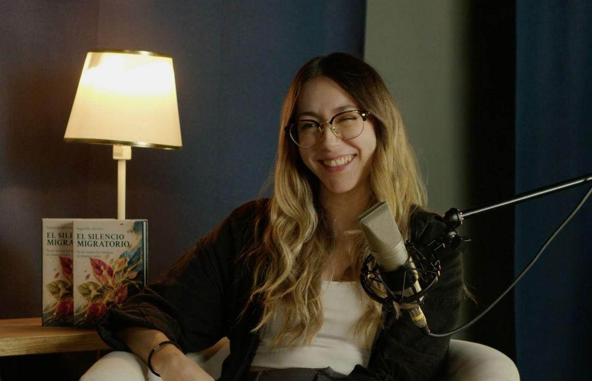 Autora del Volumen 2 en la grabación del podcast Detrás de Letras