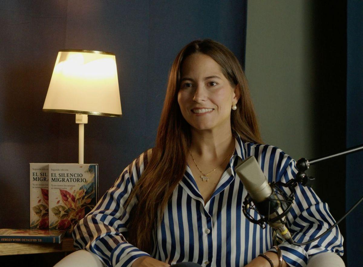 Autora del Volumen 2 en la grabación del podcast Detrás de Letras