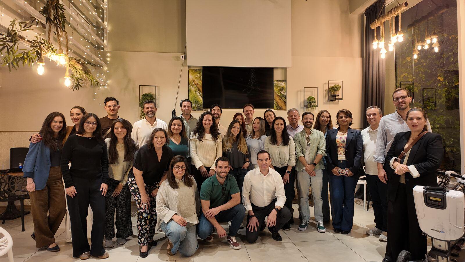 Foto de grupo del encuentro de mexicanos en Madrid