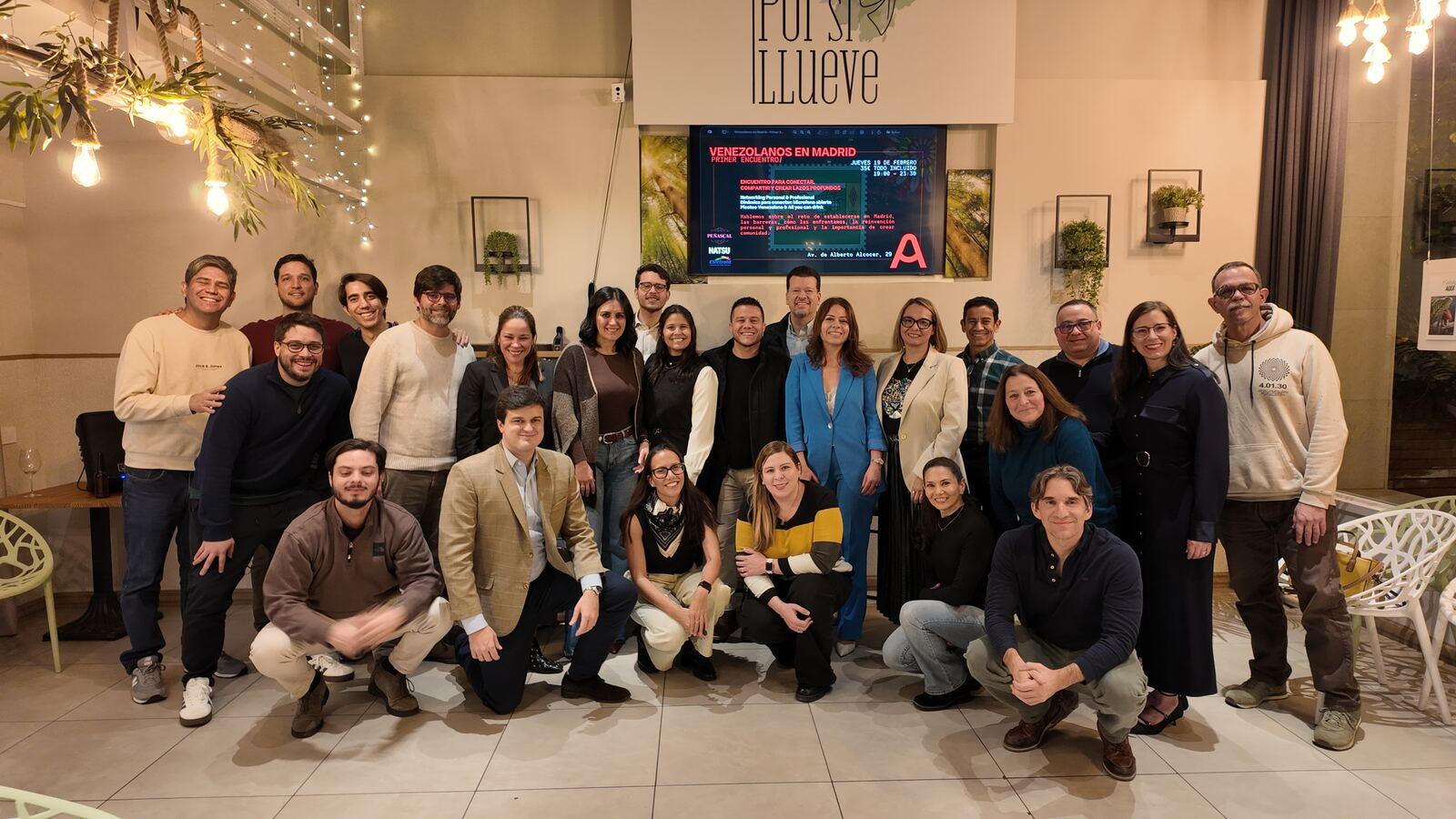 Foto de grupo del encuentro de venezolanos en Madrid